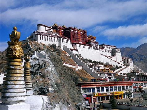 Potala Palace .